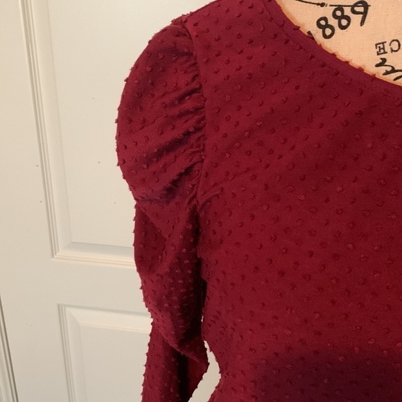 W5 Concepts puffy sleeved burgundy top. Size medium - Picture 4 of 6